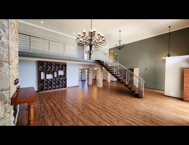 6 BEDROOM FREESTANDING FOR SALE IN BERGSIG